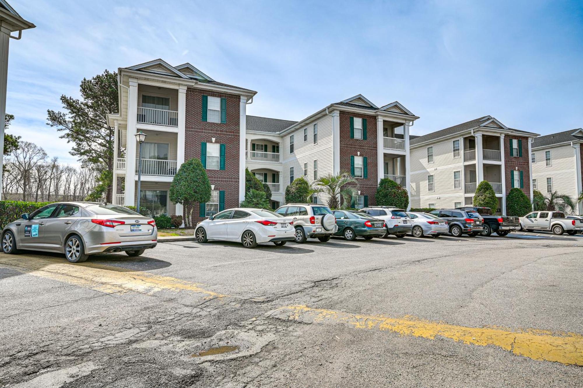 Breezy Golf Condo With Pool Access, 4 Mi To Beach Myrtle Beach Eksteriør bilde
